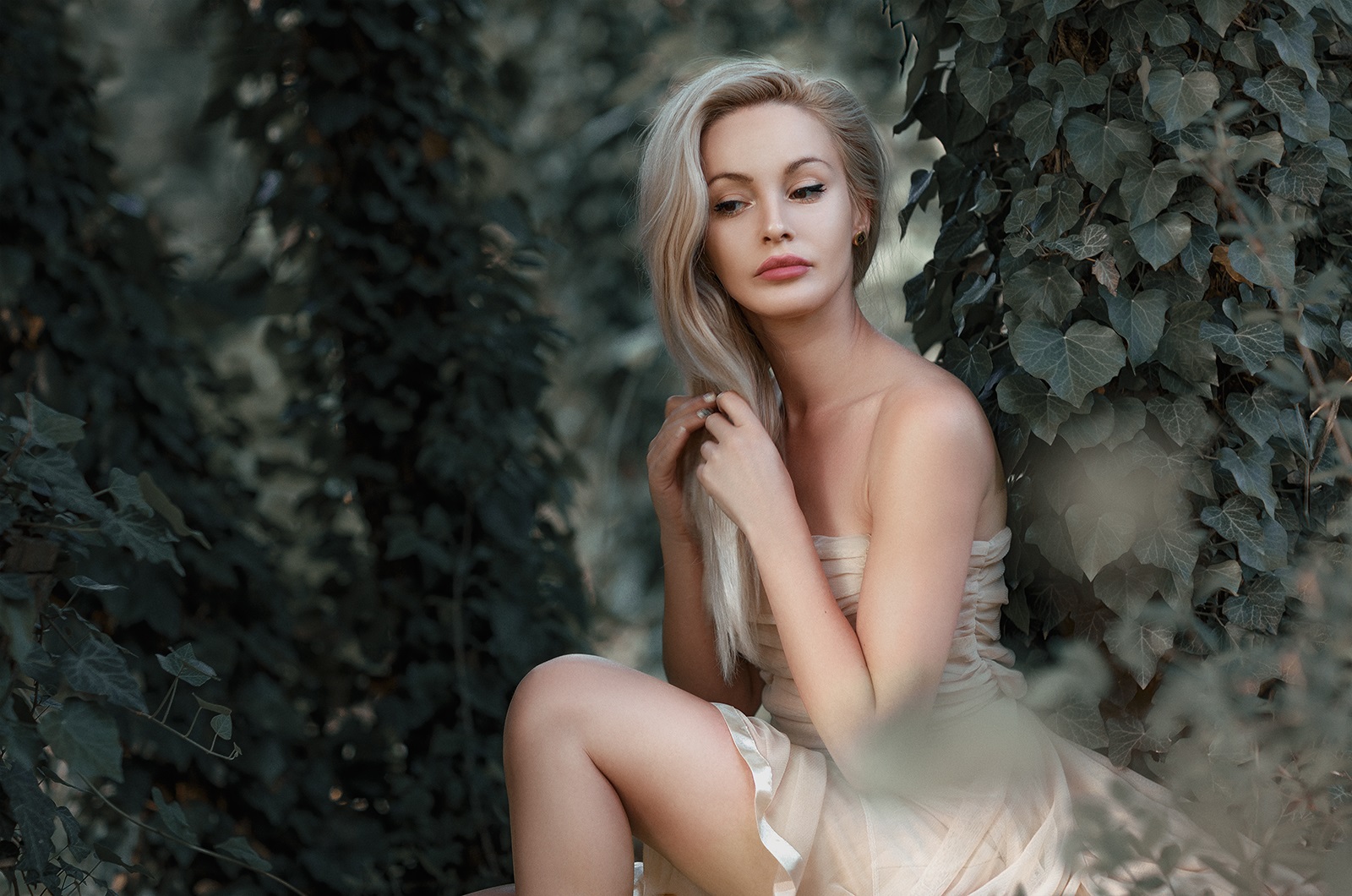M 03 1600px